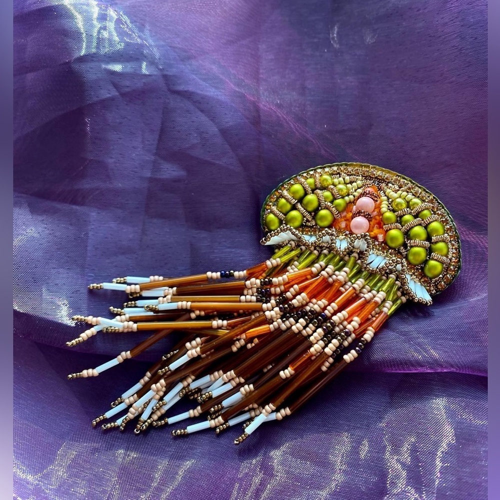 Handmade Beaded Jellyfish Brooch - Picture 4 of 5